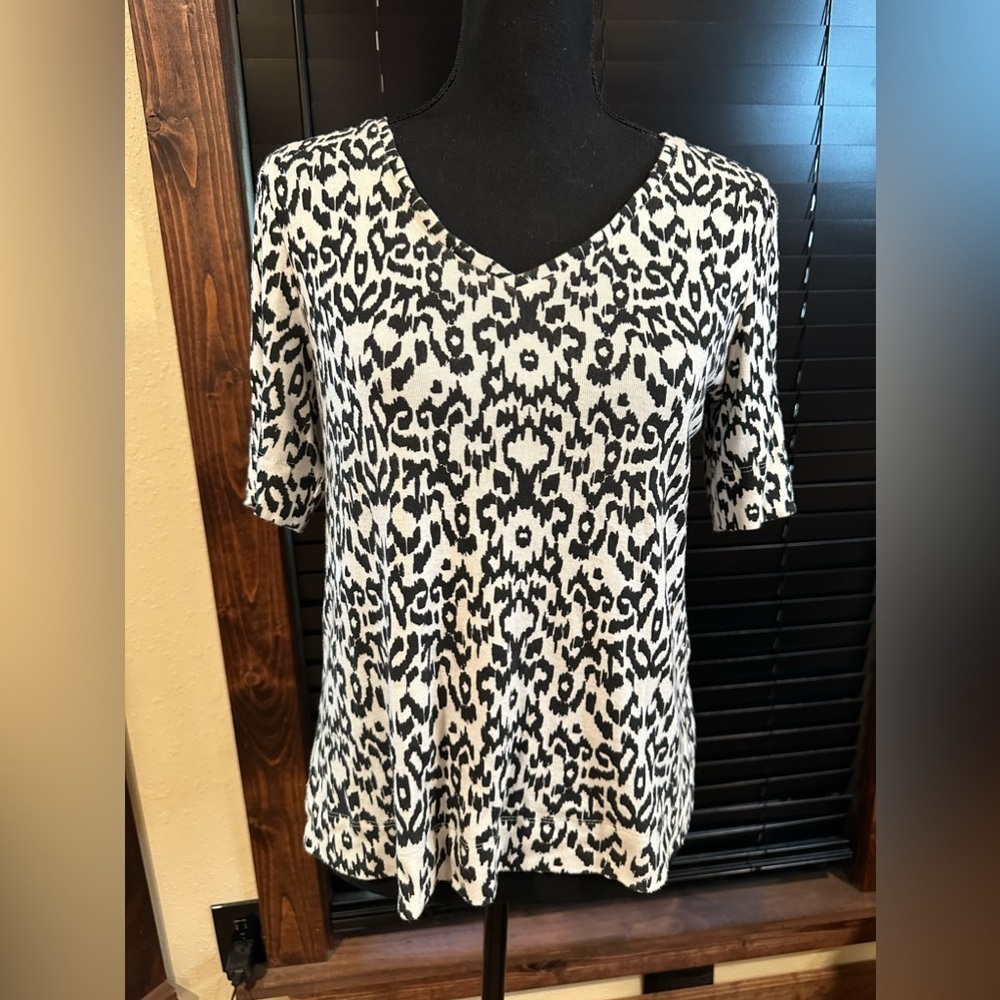 Chico's Ballet Neck Black White Deco Top Small